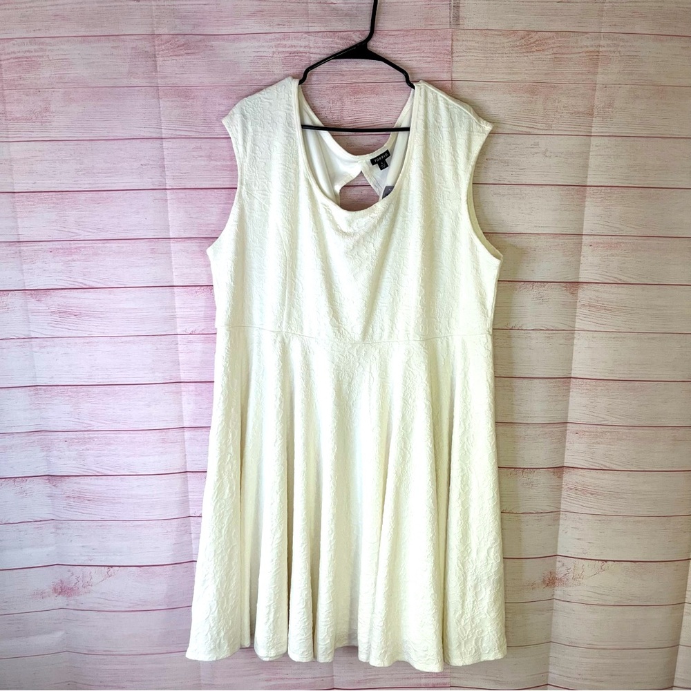 Torrid White Back CutOut Cap SleevesTextured Fabric Dress Size 4 | 4X